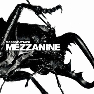 Massive Attack – 限定BOX とDVDのセット Massive Attack Gift Pack 2CD+DVD: Amazon.co.uk: CDs & Vinyl