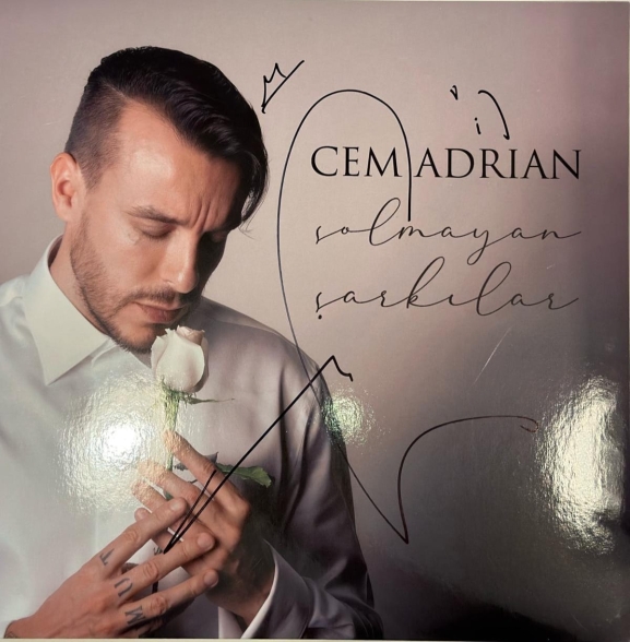 Cem Adrian - Solmayan Şarkılar (Islak İmzalı)